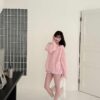 N27 粉色戀人毛茸V領露肩薄款軟Q毛衣