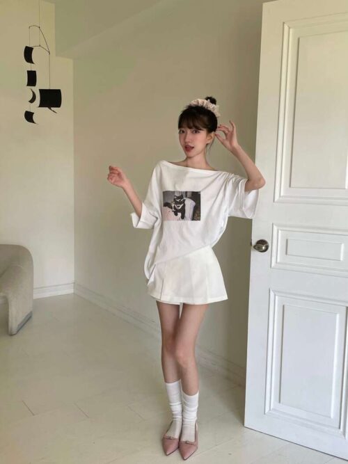 P69 Nubia紐比貴族小貓斜肩設計棉tee