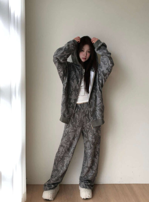 V12 Aila 艾拉的設計師刺繡薄款迷彩棉褲