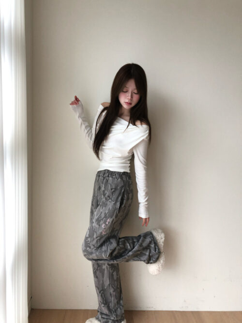 V12 Aila 艾拉的設計師刺繡薄款迷彩棉褲