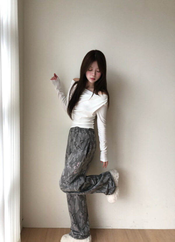 V12 Aila 艾拉的設計師刺繡薄款迷彩棉褲