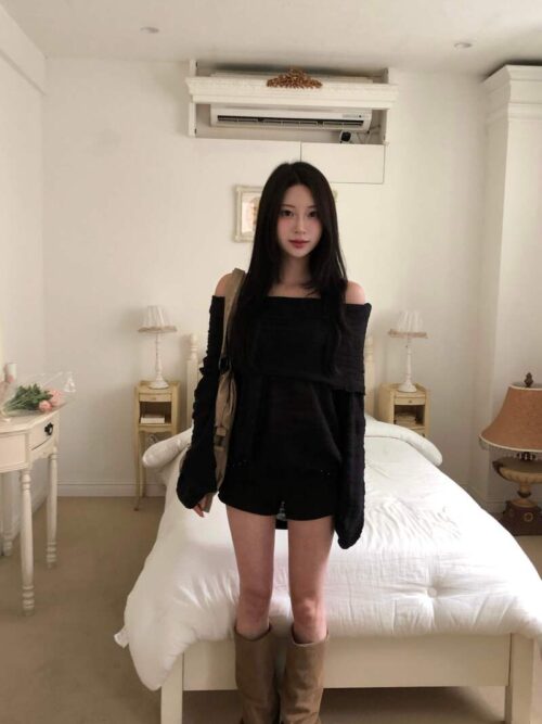 V60 溫蒂的低腰時髦卯釘絨面短褲