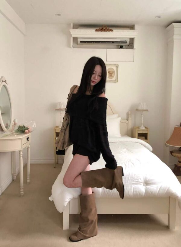 1 (13) V60 溫蒂的低腰時髦卯釘絨面短褲