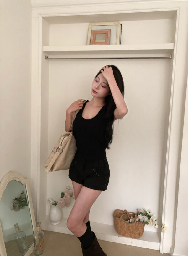 1 (14) V60 溫蒂的低腰時髦卯釘絨面短褲