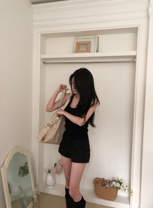 1 (15) V60 溫蒂的低腰時髦卯釘絨面短褲