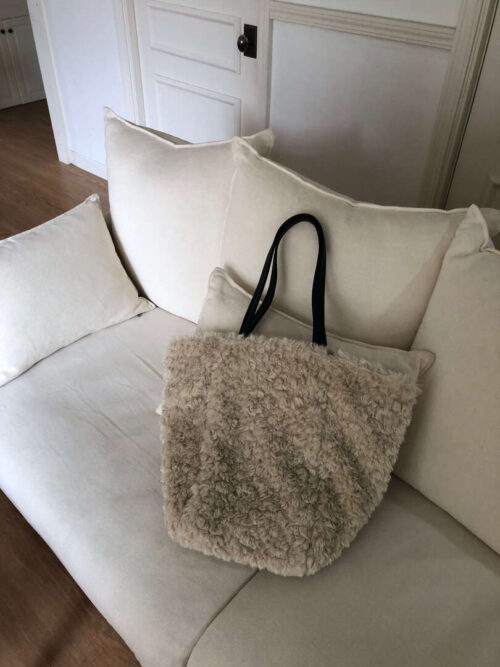 W44 蜜妮安的奶茶柔軟毛毛側背包