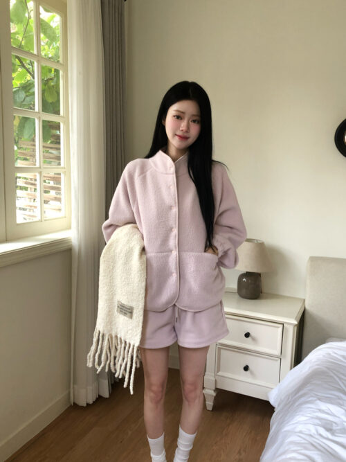 W11 萊伊baby pink的羊羔毛短褲