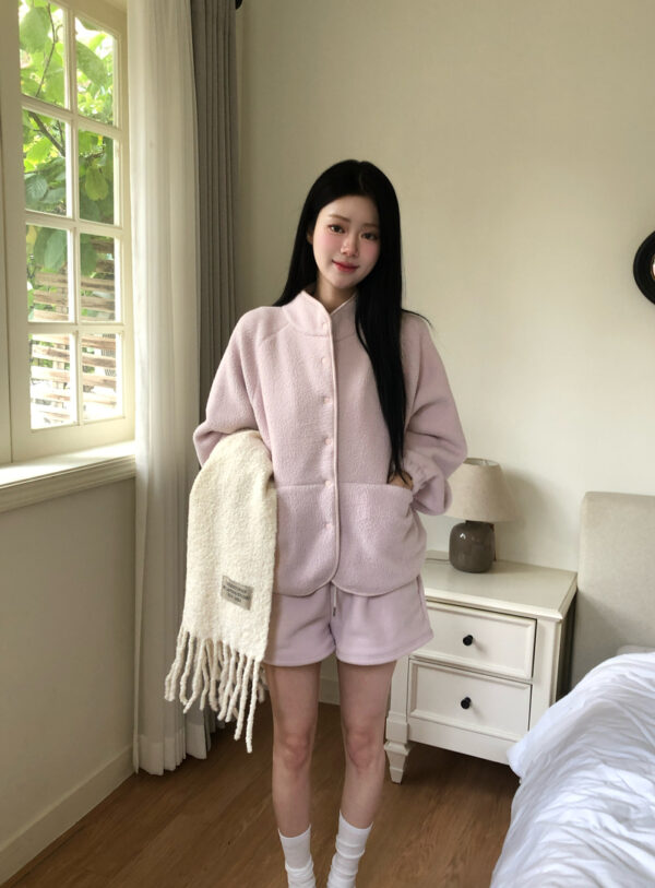 W11 萊伊baby pink的羊羔毛短褲