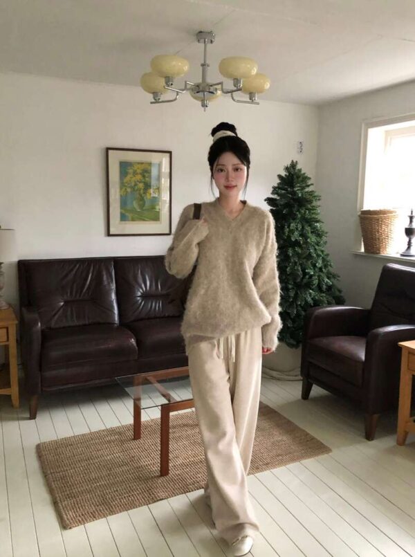 W09 Claire克萊爾的奶咖色絨毛v領毛衣