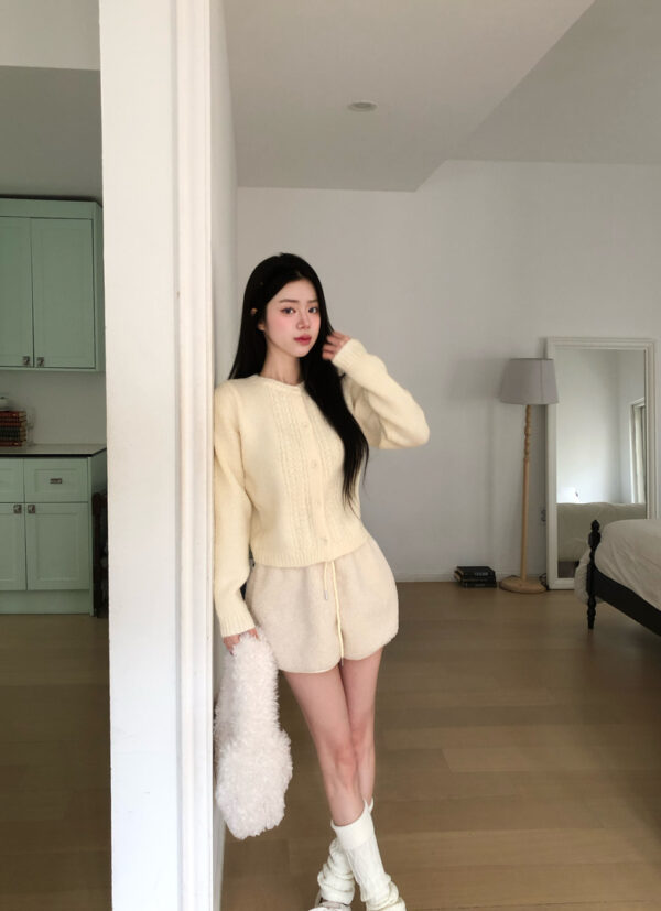 Y27 維爾拉的捲捲絨毛鬆緊腰短褲