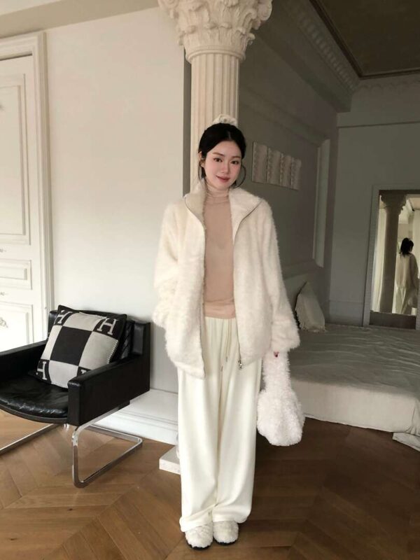 Y24 Knightley奈特莉的純白軟絨毛外套