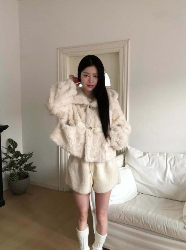 Y13 Bella貝拉的綿羊軟絨毛小斗篷外套