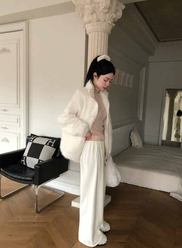 Y24 Knightley奈特莉的純白軟絨毛外套