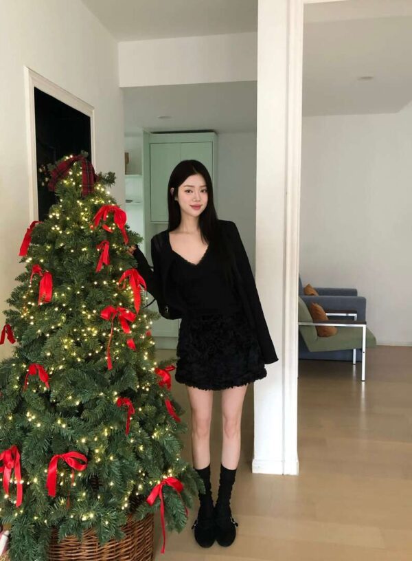 Y16 冬日柏林街頭的絨毛玫瑰短裙