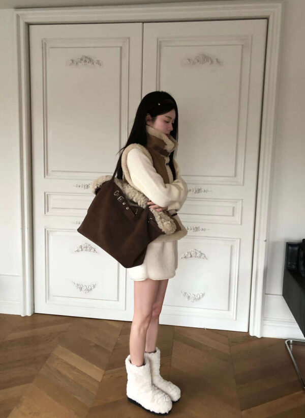 Y52 克拉瑪的麂皮絨毛牛角扣背心外套