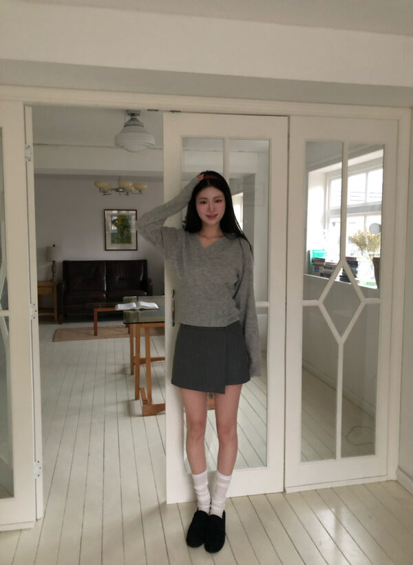 W14 布拉格廣場的v領設計款上衣