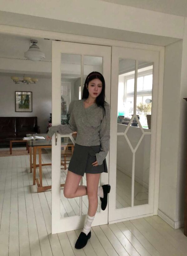 W14 布拉格廣場的v領設計款上衣