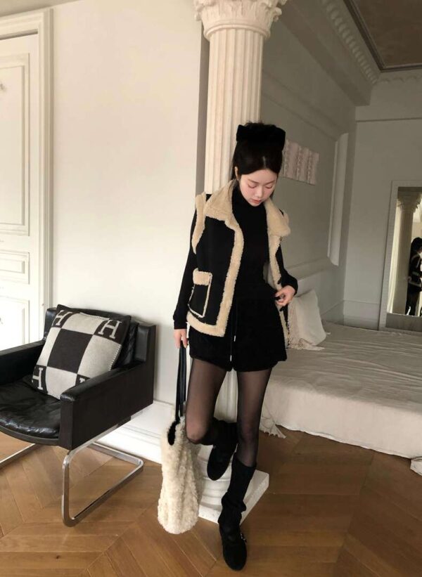 Y52 克拉瑪的麂皮絨毛牛角扣背心外套