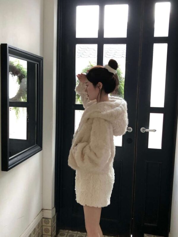 Y13 Bella貝拉的綿羊軟絨毛小斗篷外套