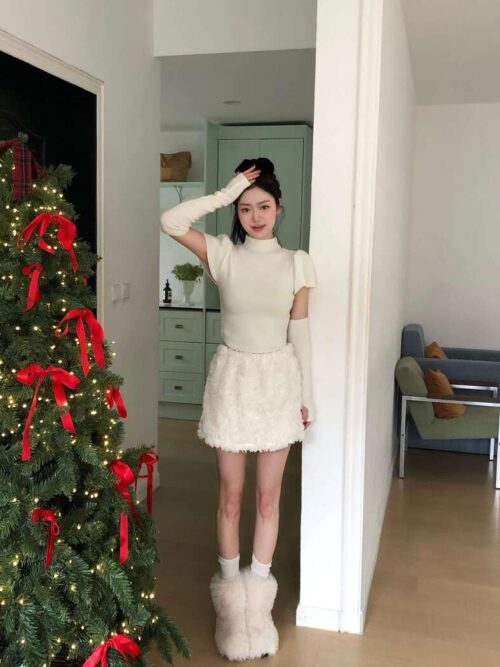 Y16 冬日柏林街頭的絨毛玫瑰短裙