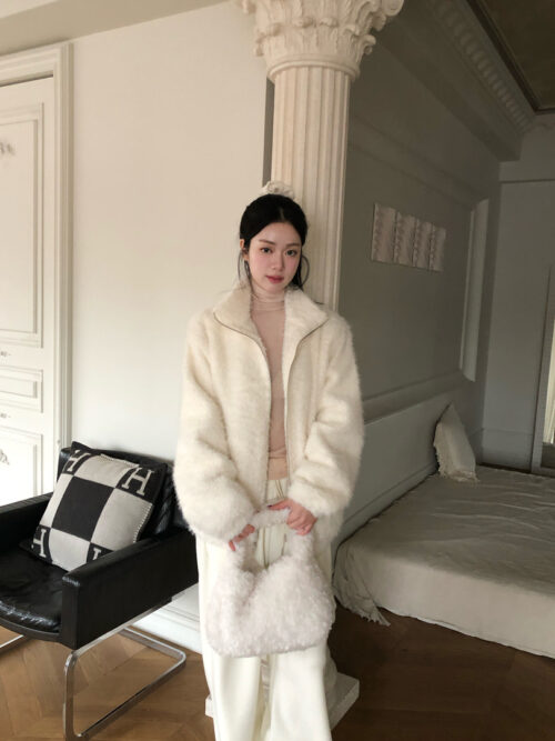 Y24 Knightley奈特莉的純白軟絨毛外套