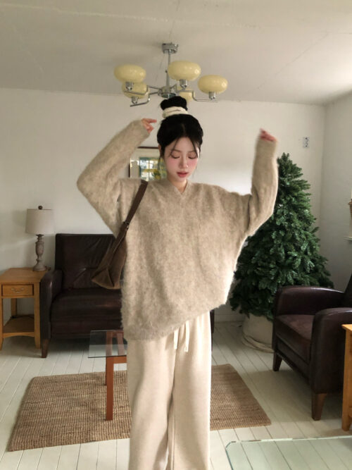 W09 Claire克萊爾的奶咖色絨毛v領毛衣