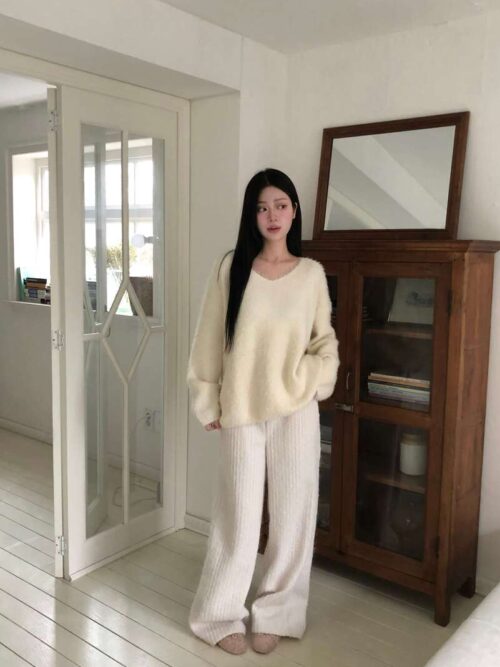 W06 萊莉絲的奶白絨毛拼接毛毛褲