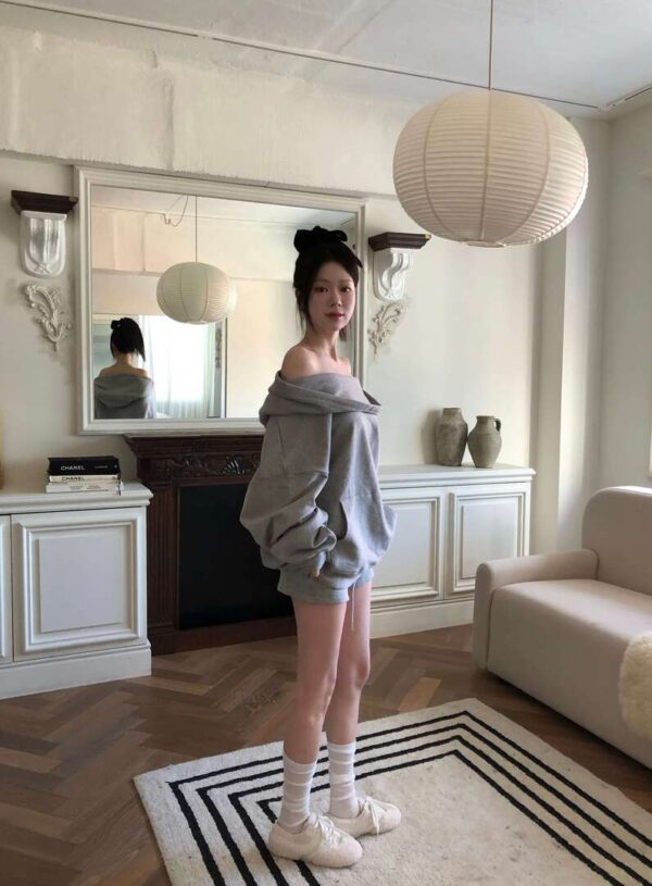 Z13 Selena賽琳娜的設計師一字領帽t上衣