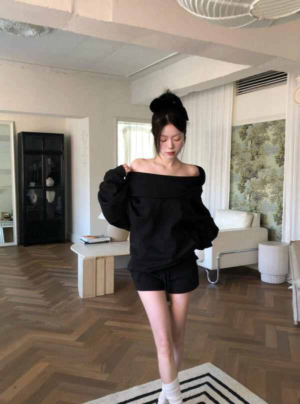 Z13 Selena賽琳娜的設計師一字領帽t上衣