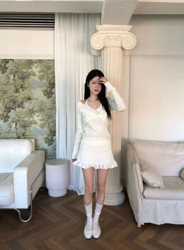 2 Z25 Zora卓拉的繞脖彈力蝴蝶結針織上衣