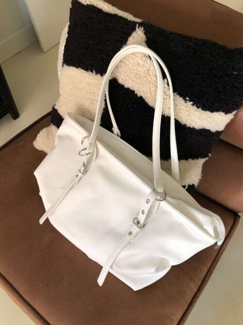 Z38 里斯本女孩的純白皮革側背包