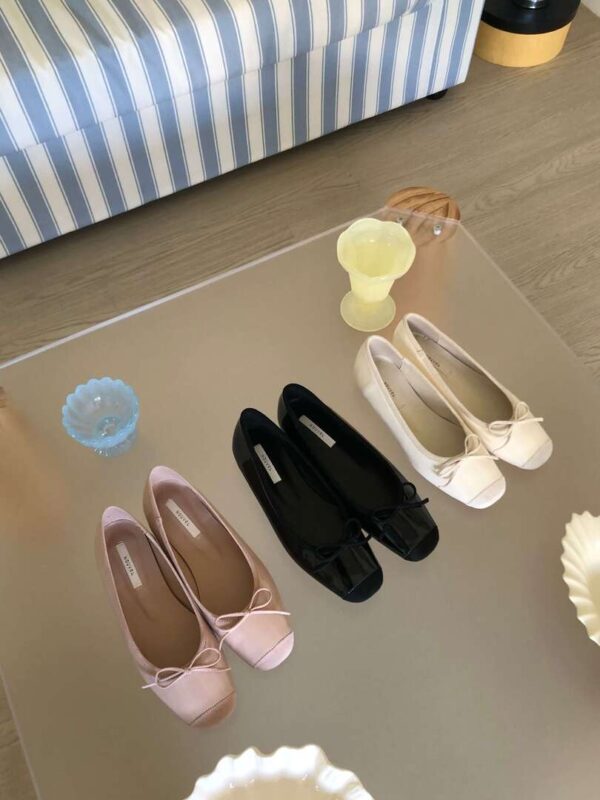 AB42 克洛伊的方頭亮面皮革瑪莉珍鞋