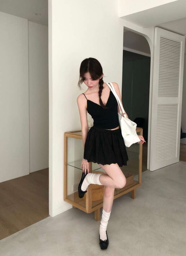 AC08  Lyra萊拉的蕾絲小花邊v領bra top背心