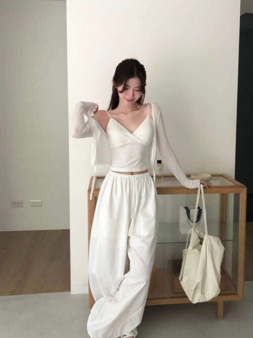 AC08  Lyra萊拉的蕾絲小花邊v領bra top背心
