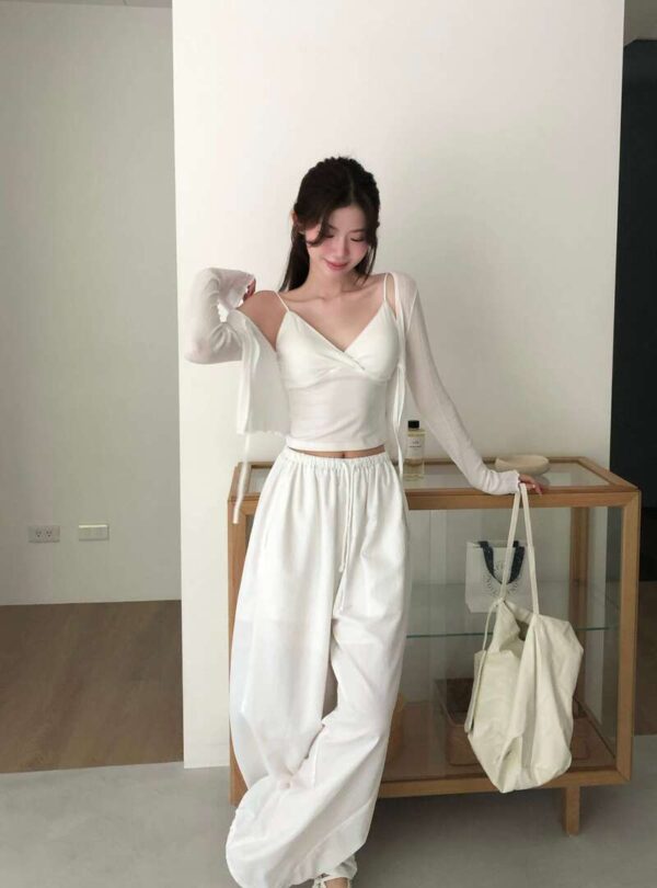 AC08  Lyra萊拉的蕾絲小花邊v領bra top背心